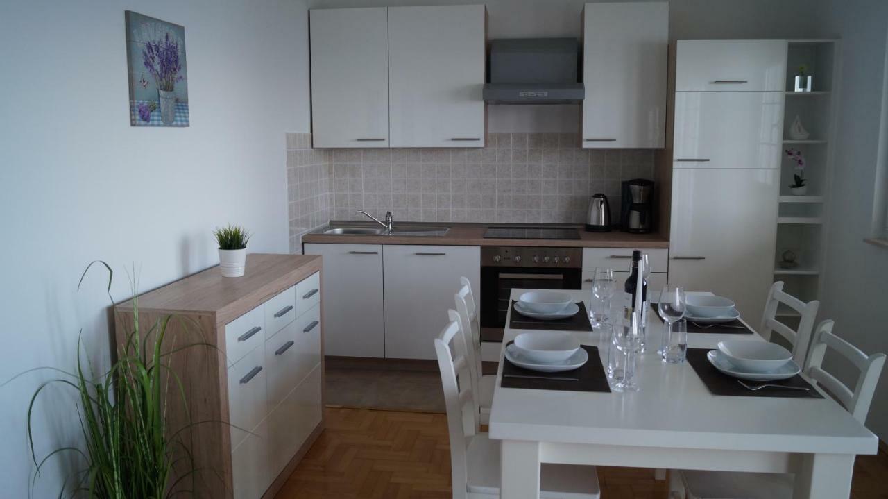 Schoenes Ferienhaus Direkt Am Meer Stomorska Esterno foto