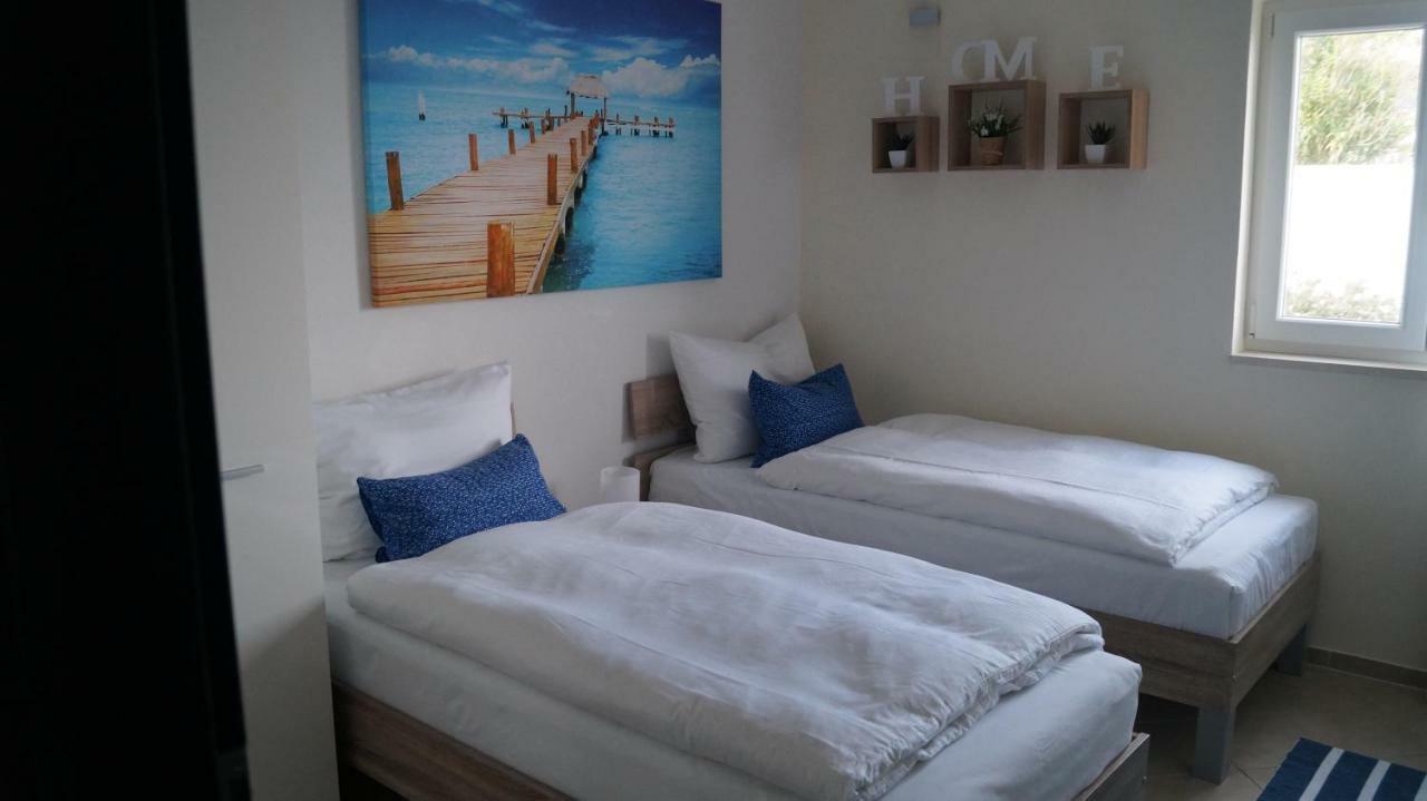 Schoenes Ferienhaus Direkt Am Meer Stomorska Esterno foto